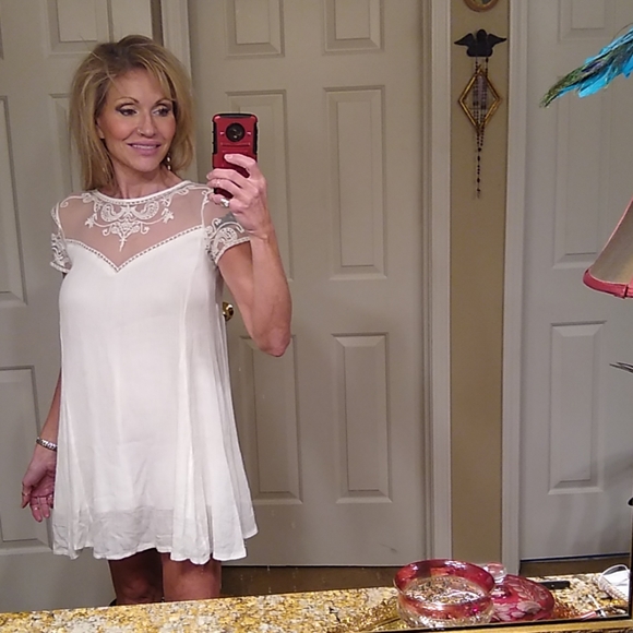 🥰 lace and cream size medium nwt dress - Picture 2 of 8